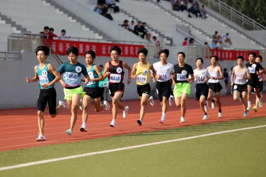 人人体育 赛季中段前瞻：从攻防效率看谁能笑到最后